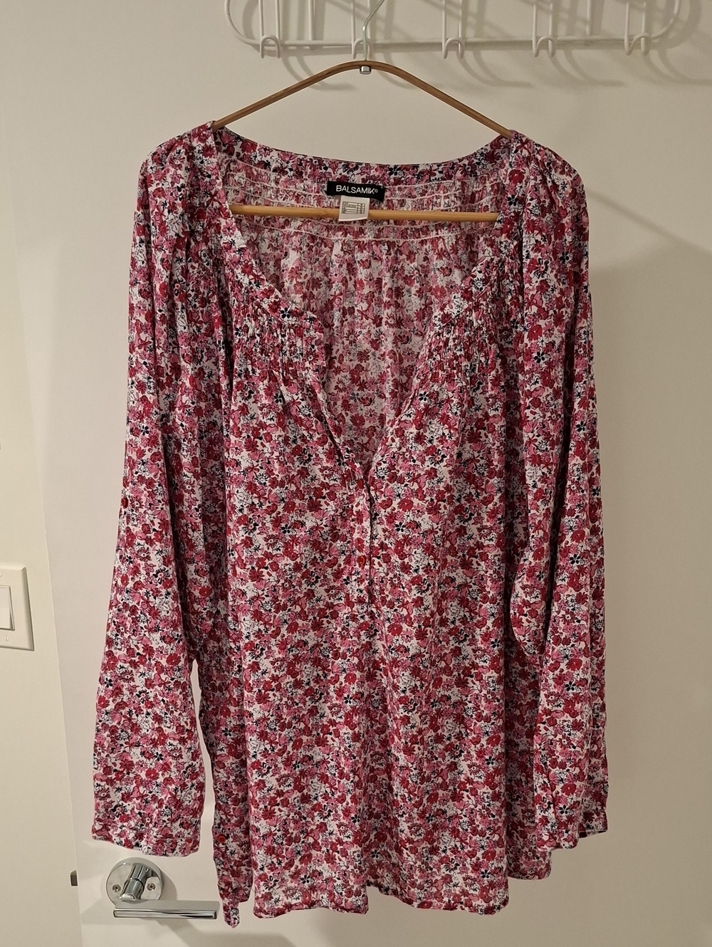 Pink & White Feminine Ditsy Floral Boho-style Peasant Blouse (Size US 30/3X+)
